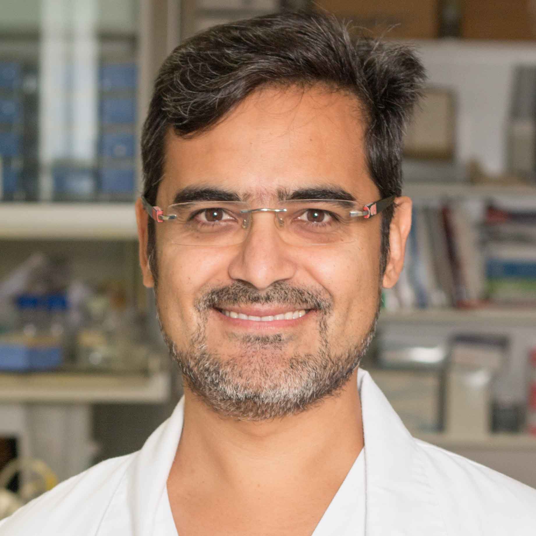 Dr. Rafael Villalobos
